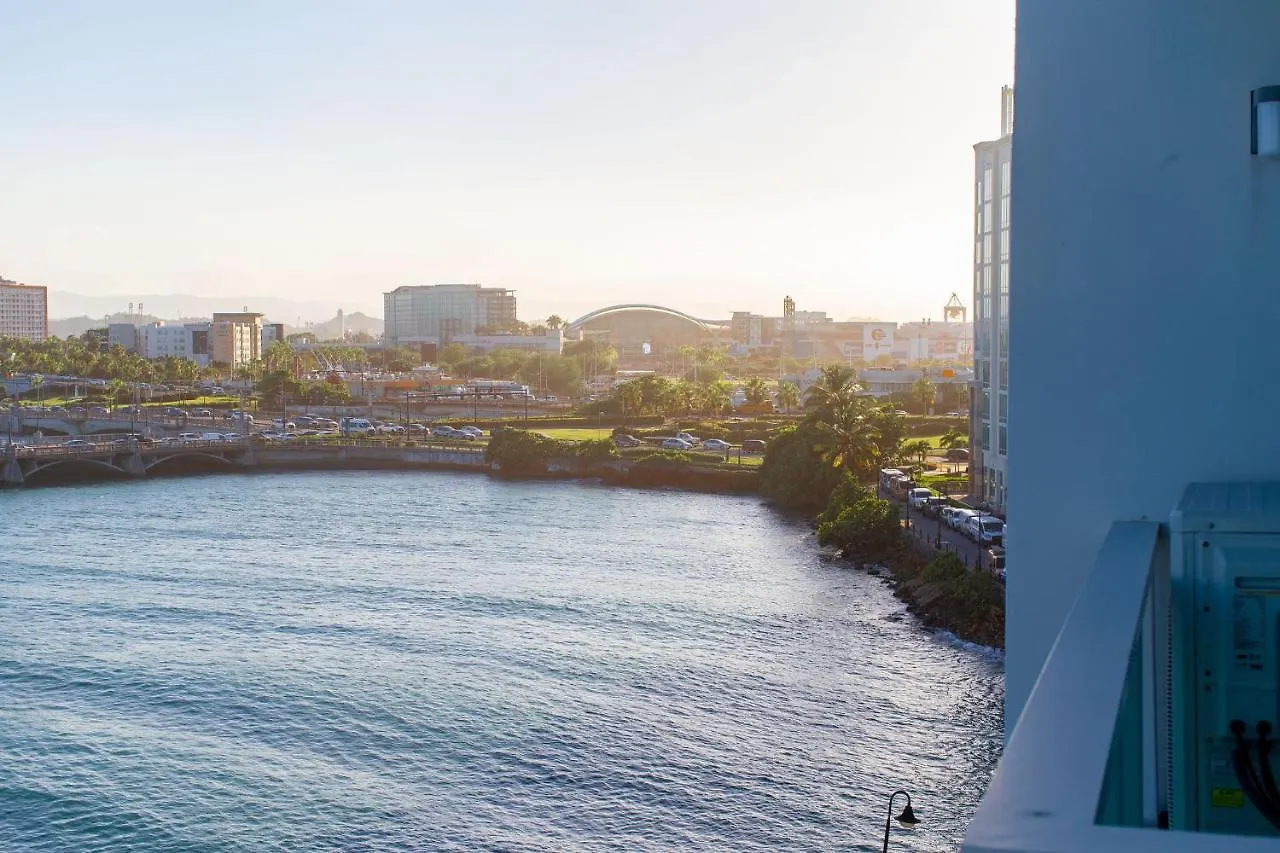 산후안 Swanky Oceanside Condado Penthouse 아파트
